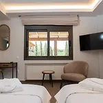 Serenity Villa Néoi Epivátai