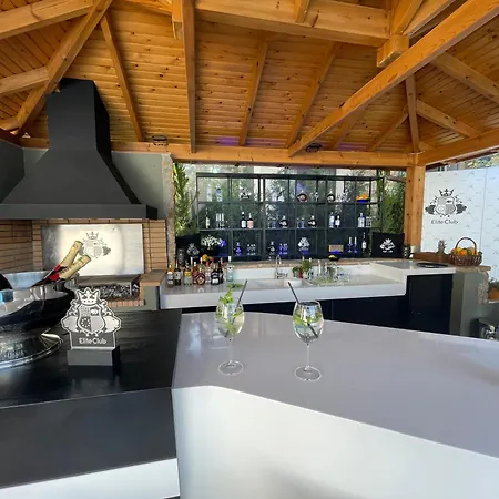 Villa Serenity Néoi Epivátai